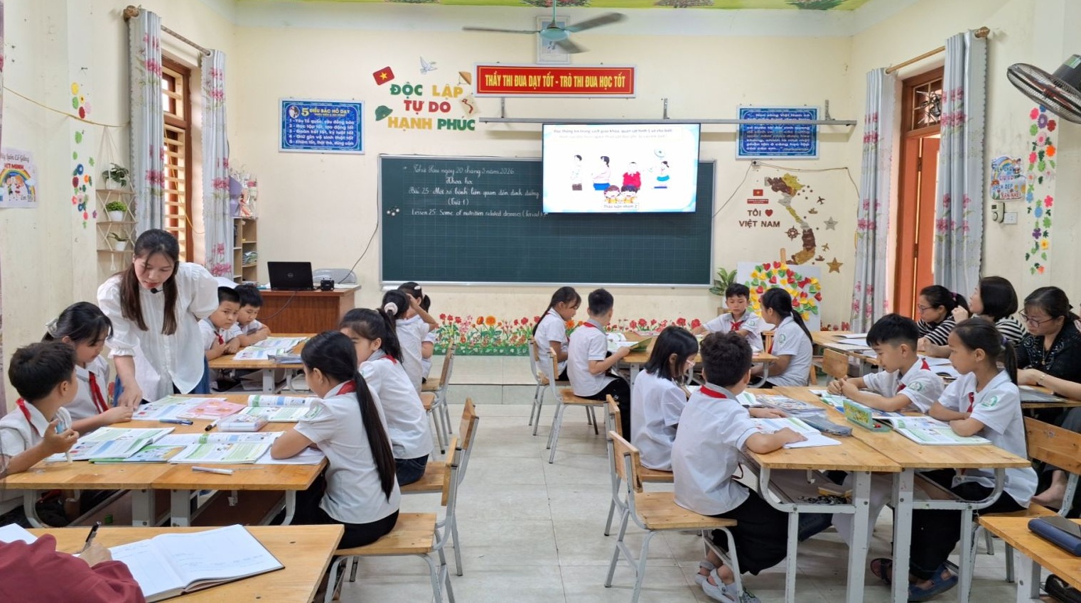 Phấn đấu có ít nhất 12 giải học sinh giỏi quốc gia môn tiếng Anh trong năm 2027