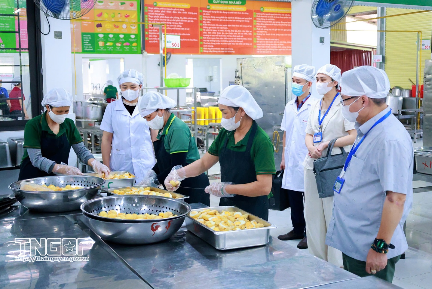 Kiểm tra an toàn thực phẩm tại một số bếp ăn tập thể, đơn vị cung cấp suất ăn