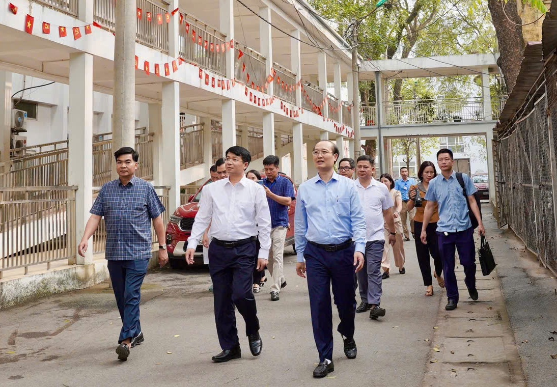 Đồng chí Phó Chủ tịch UBND tỉnh Nông Quang Nhất thăm và làm việc tại Bệnh viện C Thái Nguyên