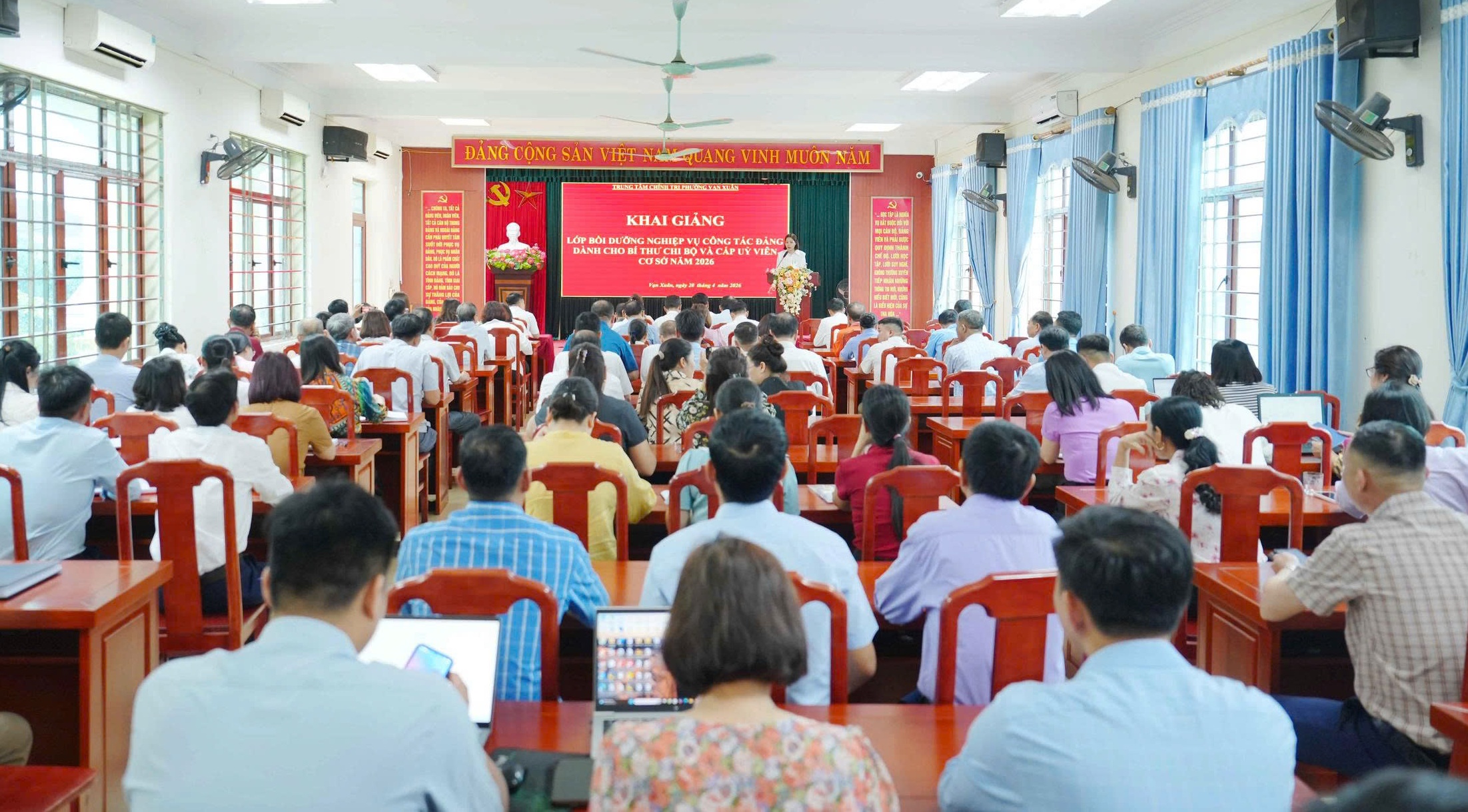 Thái Nguyên ban hành quy định tạm thời về tiêu chuẩn Bí thư chi bộ thôn, tổ dân phố
