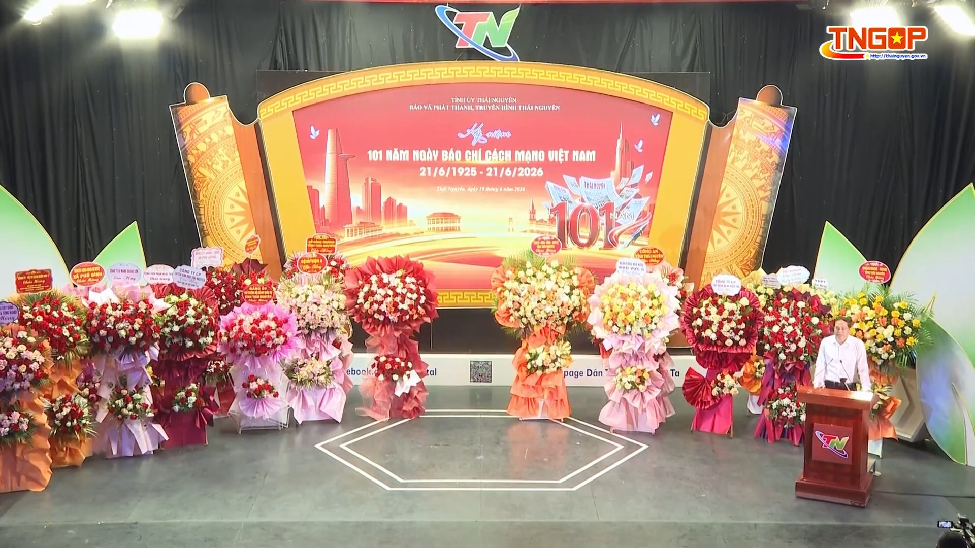 Đồng chí Bí thư Tỉnh ủy thăm, chúc mừng Báo và Phát thanh, Truyền hình Thái Nguyên nhân ngày Báo chí Cách mạng Việt Nam