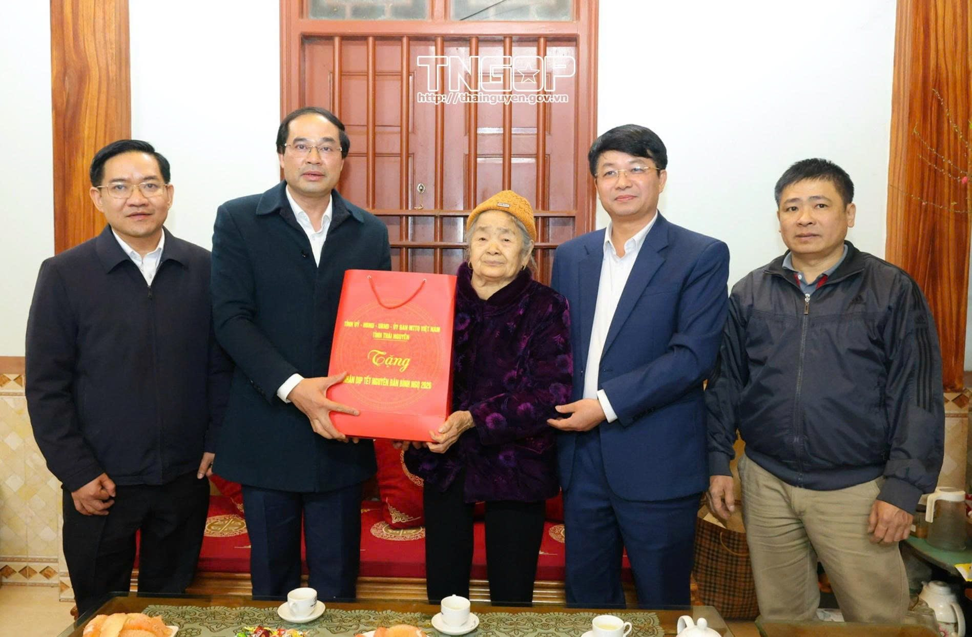 Chăm lo toàn diện người có công, hộ nghèo và trẻ em yếu thế