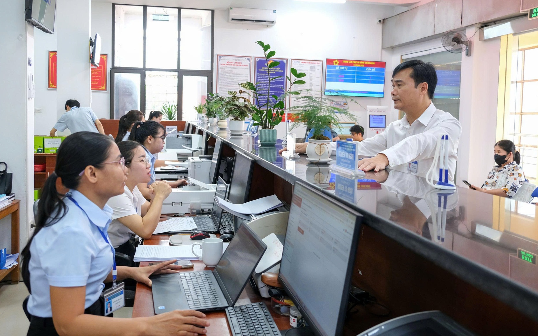 Kiểm tra công vụ, cải cách hành chính tại xã Định Hóa và xã Bình Thành