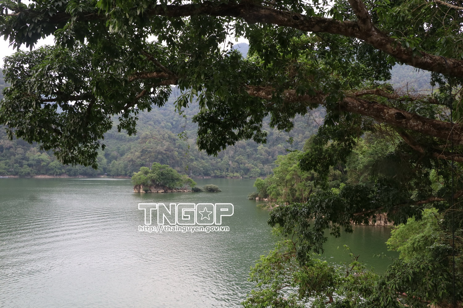 Tổ chức Giải chạy "Những dấu chân trên miền hồ biếc" tại xã Ba Bể