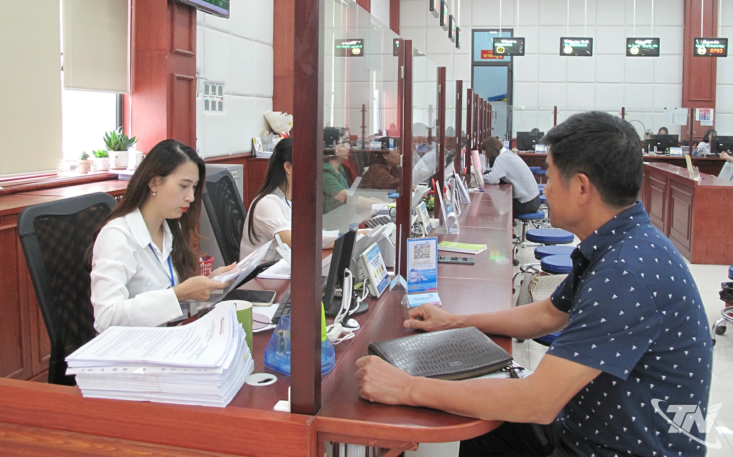 Đặt người dân, doanh nghiệp lên hàng đầu trong giải quyết thủ tục hành chính