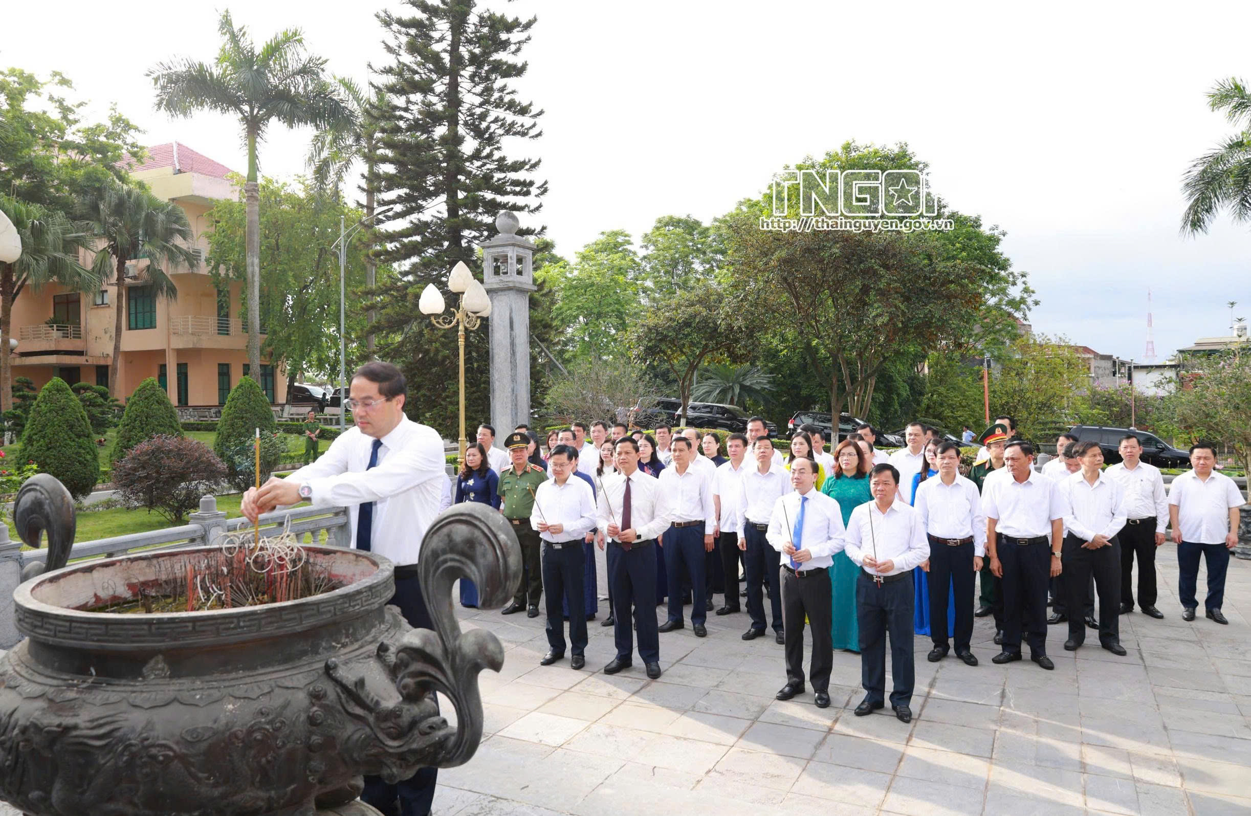 Đoàn đại biểu tỉnh Thái Nguyên dâng hương tưởng niệm Chủ tịch Hồ Chí Minh