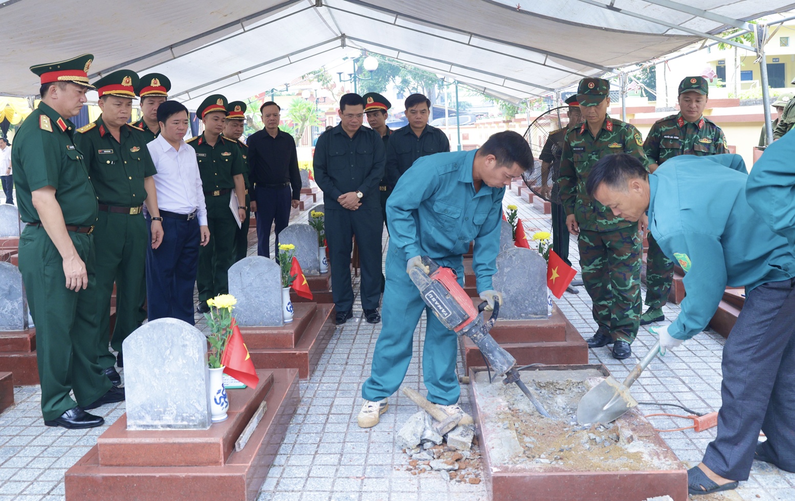 Lãnh đạo Quân khu 1 và tỉnh Thái Nguyên thăm, động viên lực lượng thực hiện Chiến dịch 500 ngày đêm