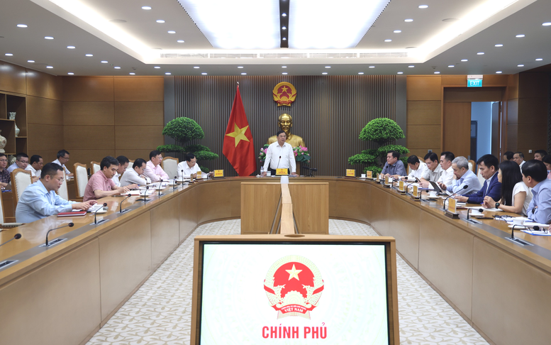 Phó Thủ tướng Thường trực Phạm Gia Túc yêu cầu bảo đảm nguồn cung, chất lượng và quyền lợi người tiêu dùng khi chuyển đổi sang xăng E10