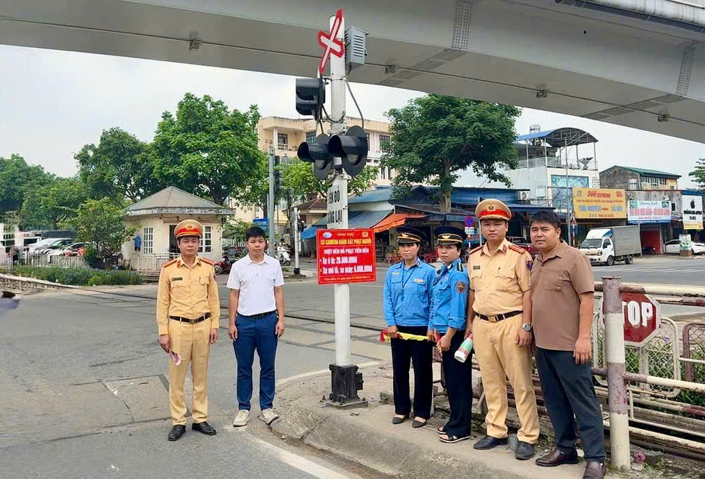 Thái Nguyên gắn biển cảnh báo xử lý vi phạm vượt đường ngang khi đèn đỏ bật sáng