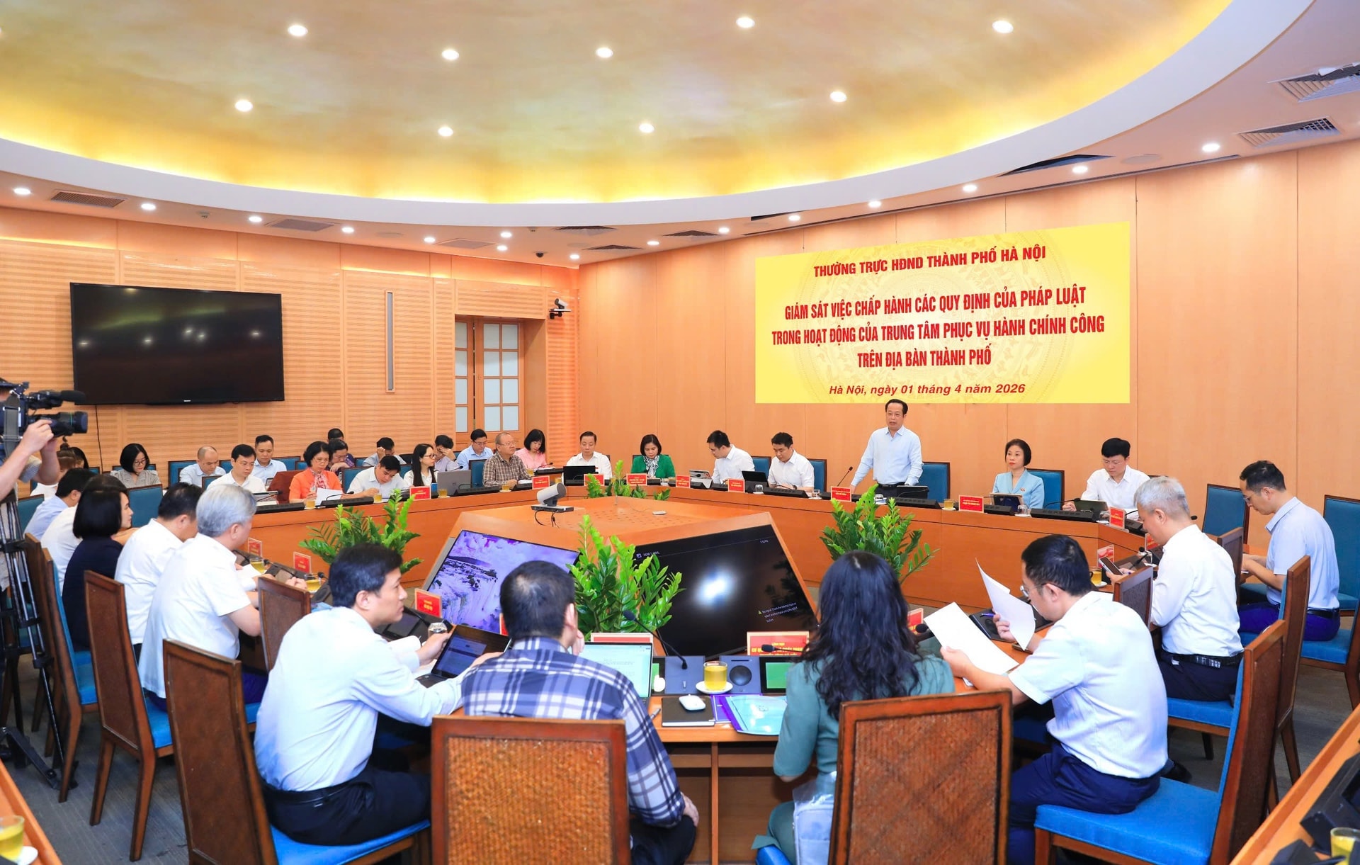 Chuyển tư duy “quản lý” sang “phục vụ”, lấy người dân, doanh nghiệp làm trung tâm