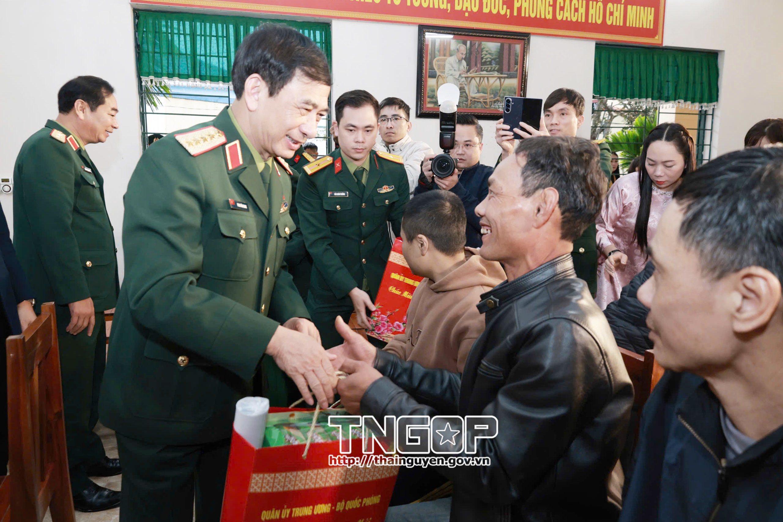 Anh-tin-bai