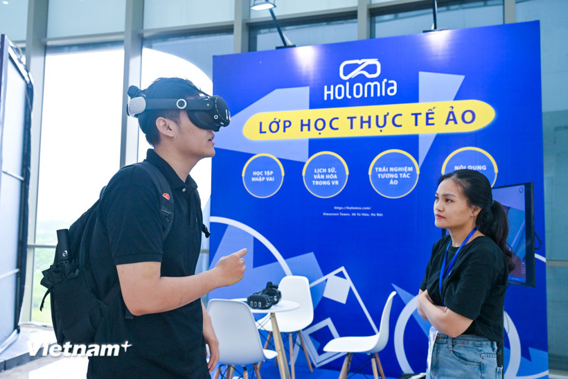 Đẩy mạnh thi đua đổi mới sáng tạo, chuyển đổi số, chuyển đổi xanh trong toàn xã hội