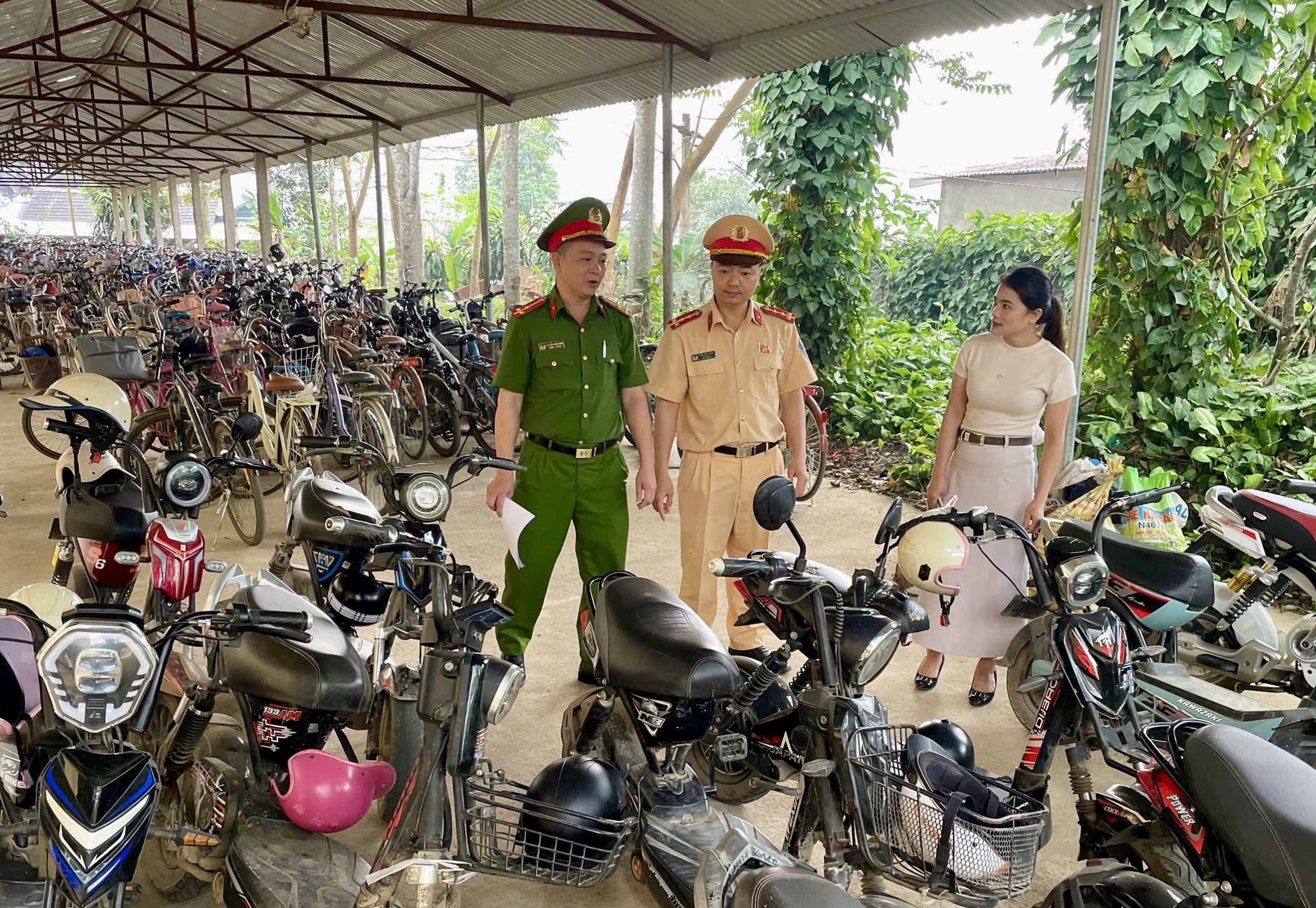Anh-tin-bai