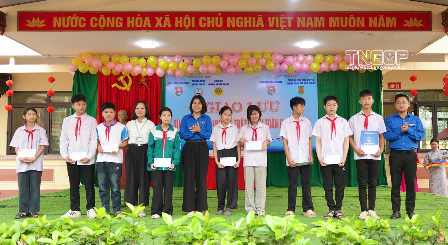 Anh-tin-bai