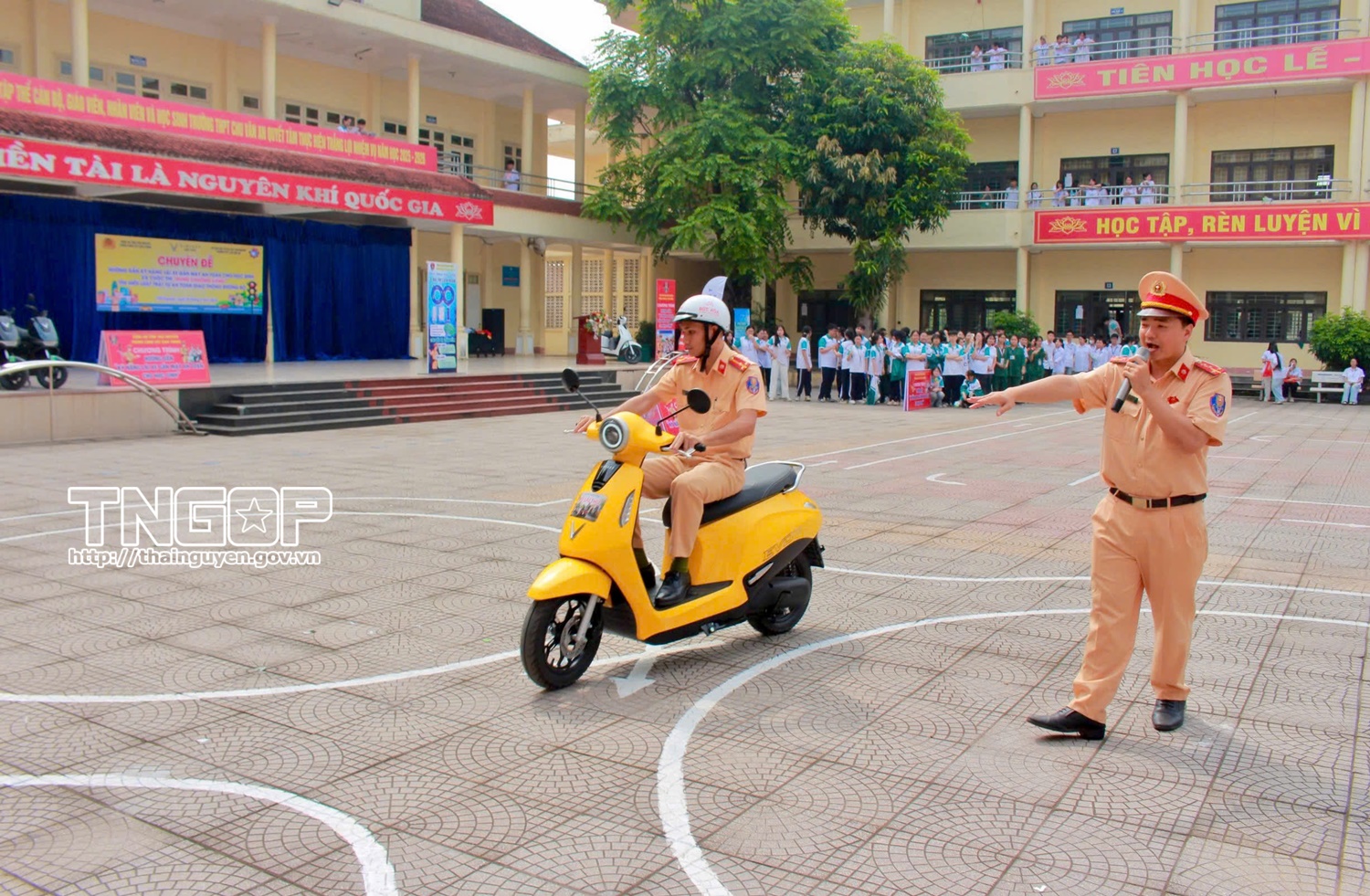 Anh-tin-bai