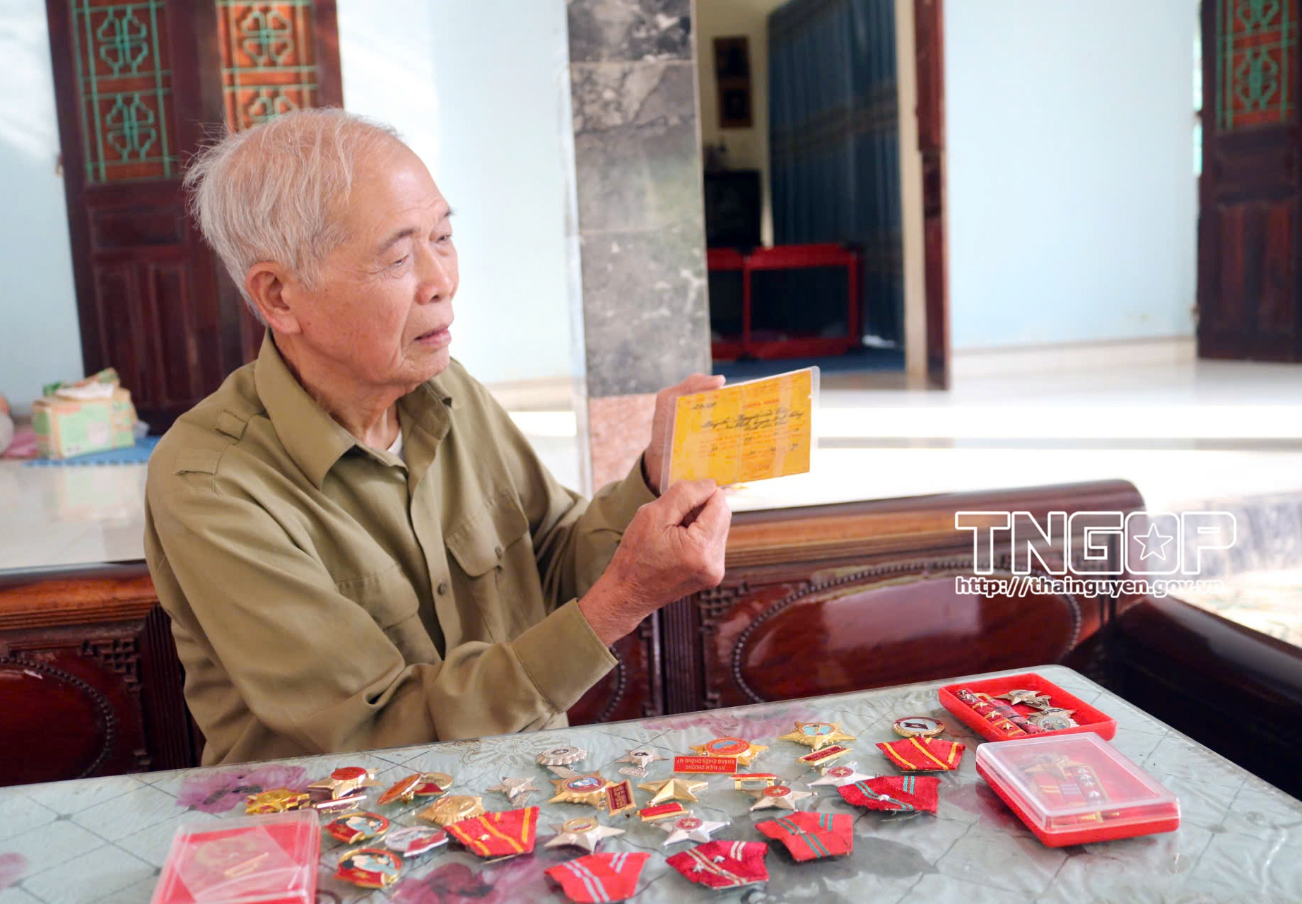 Anh-tin-bai