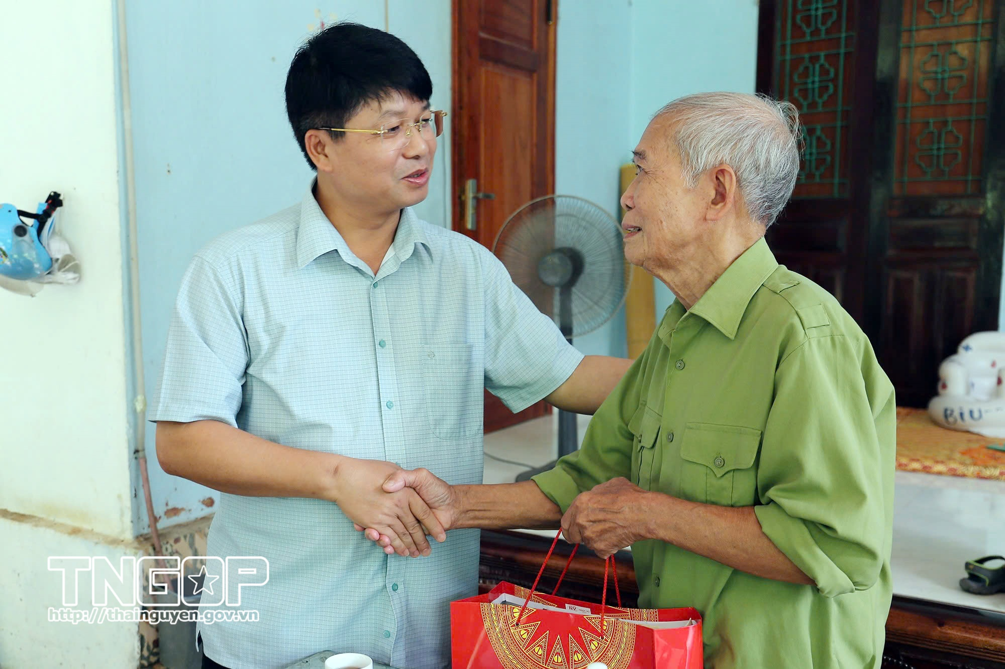 Anh-tin-bai