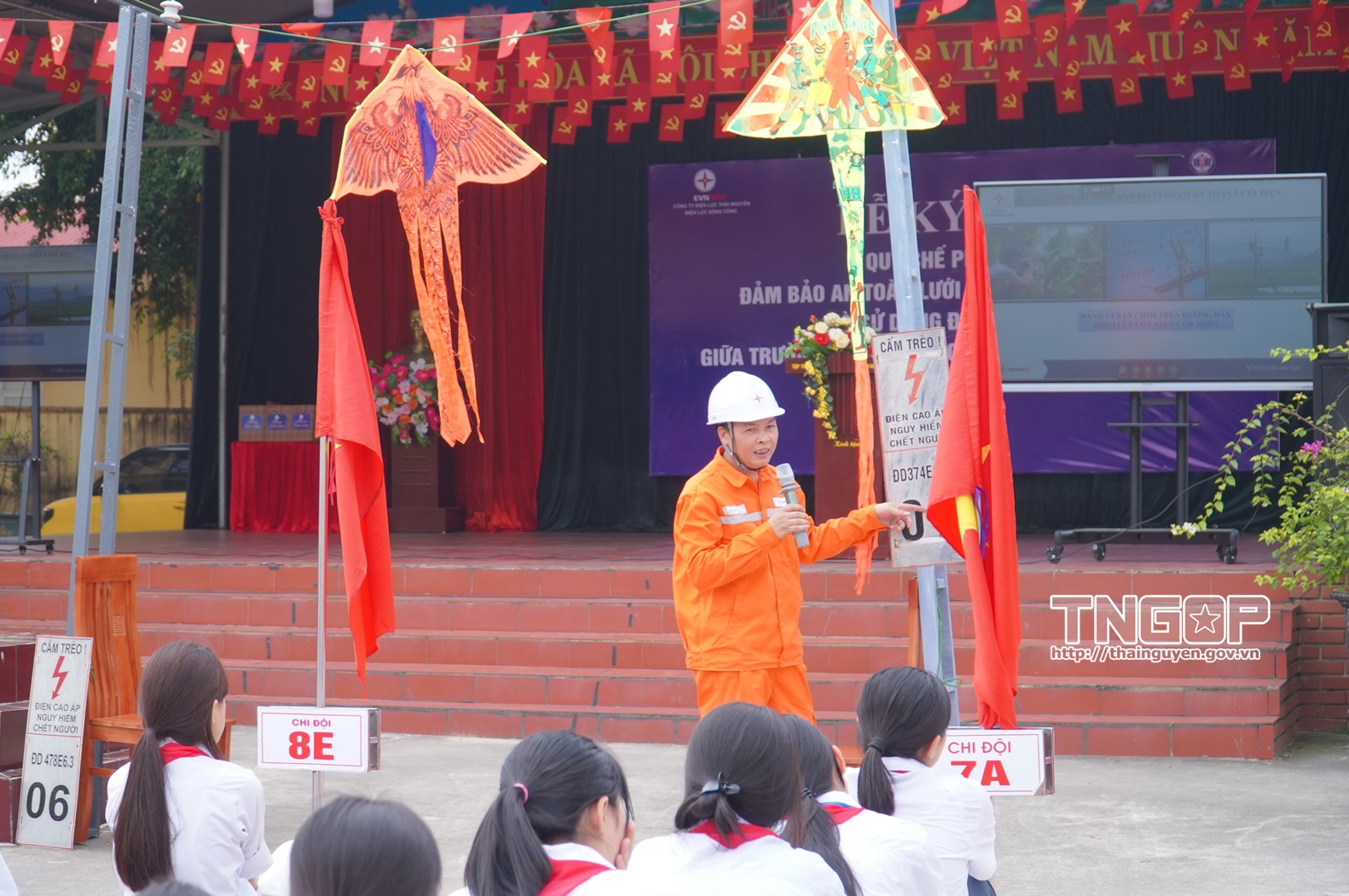 Anh-tin-bai