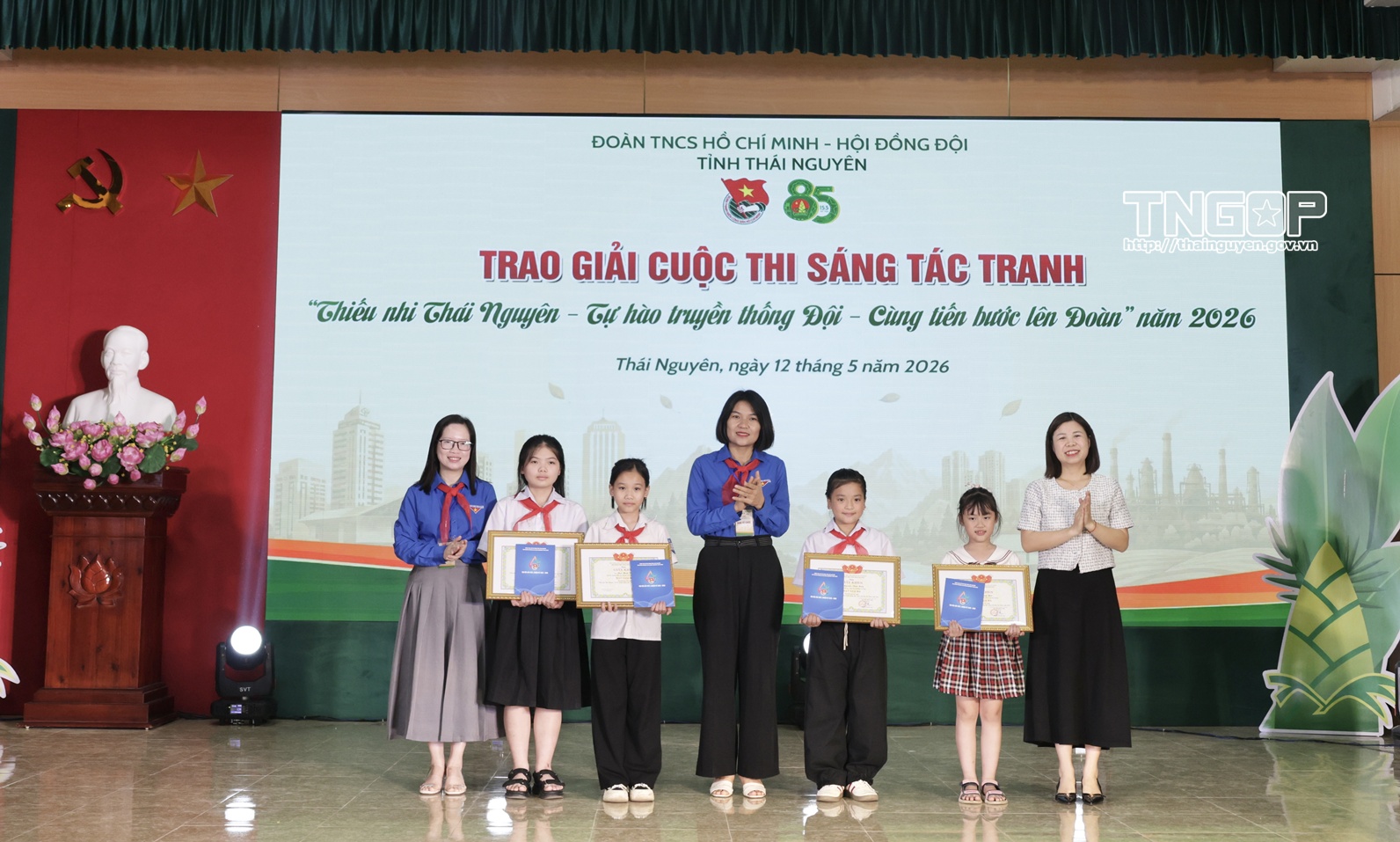 Anh-tin-bai
