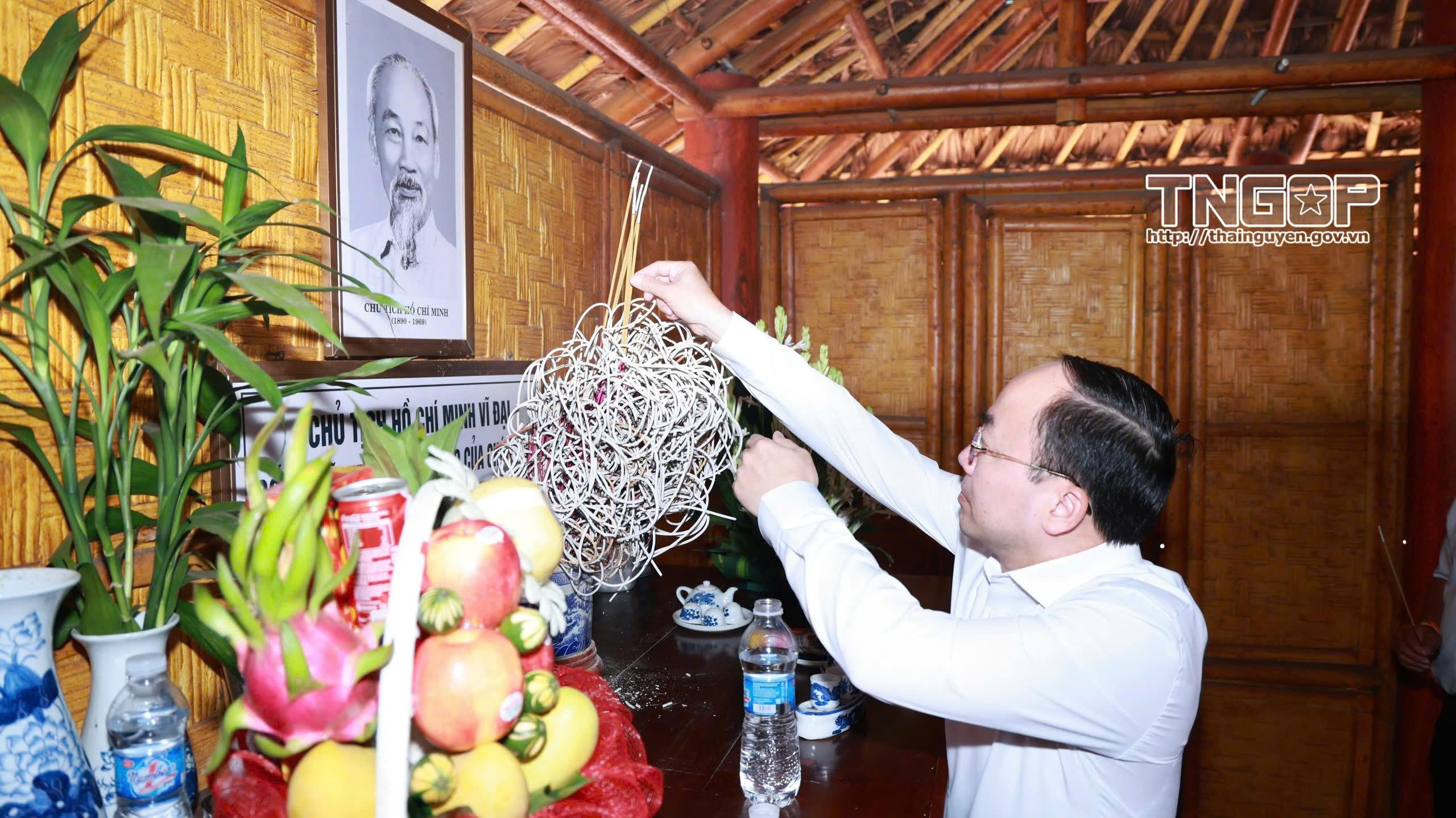 Anh-tin-bai