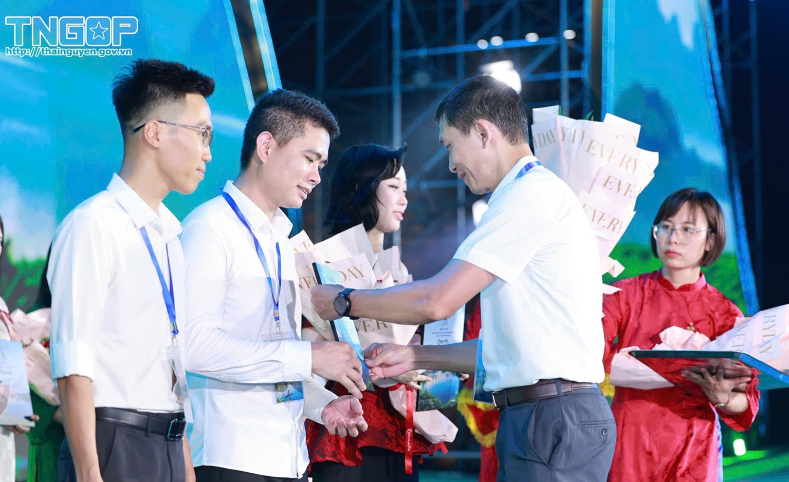 Anh-tin-bai