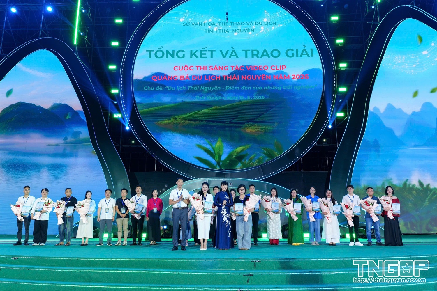 Anh-tin-bai