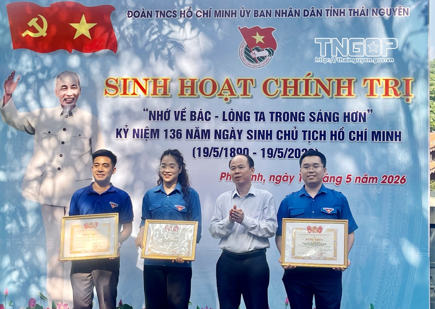 Anh-tin-bai