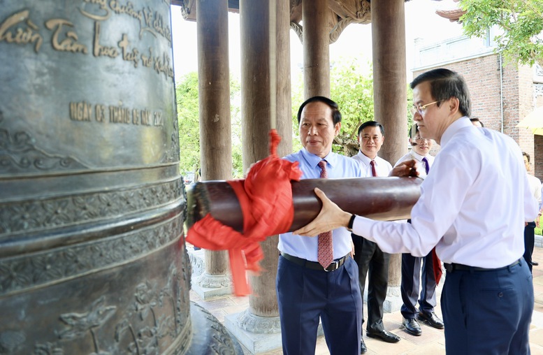 Anh-tin-bai