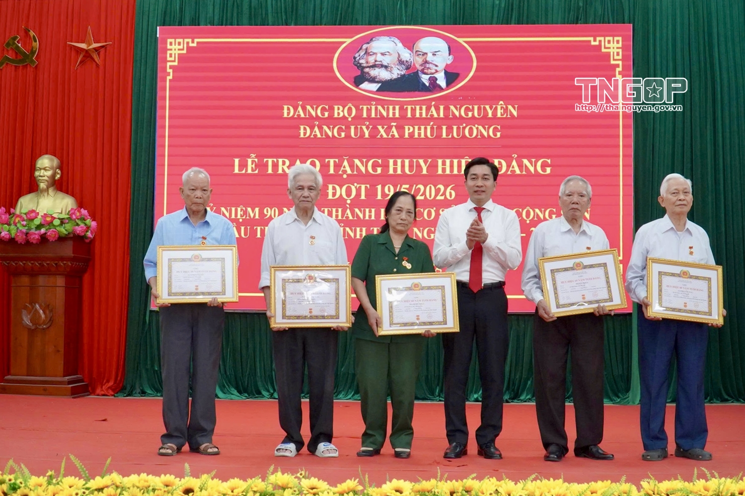 Anh-tin-bai