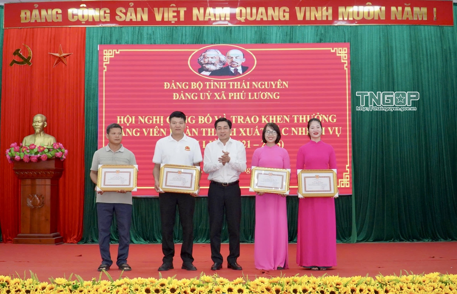 Anh-tin-bai