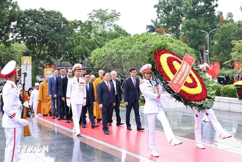 Anh-tin-bai