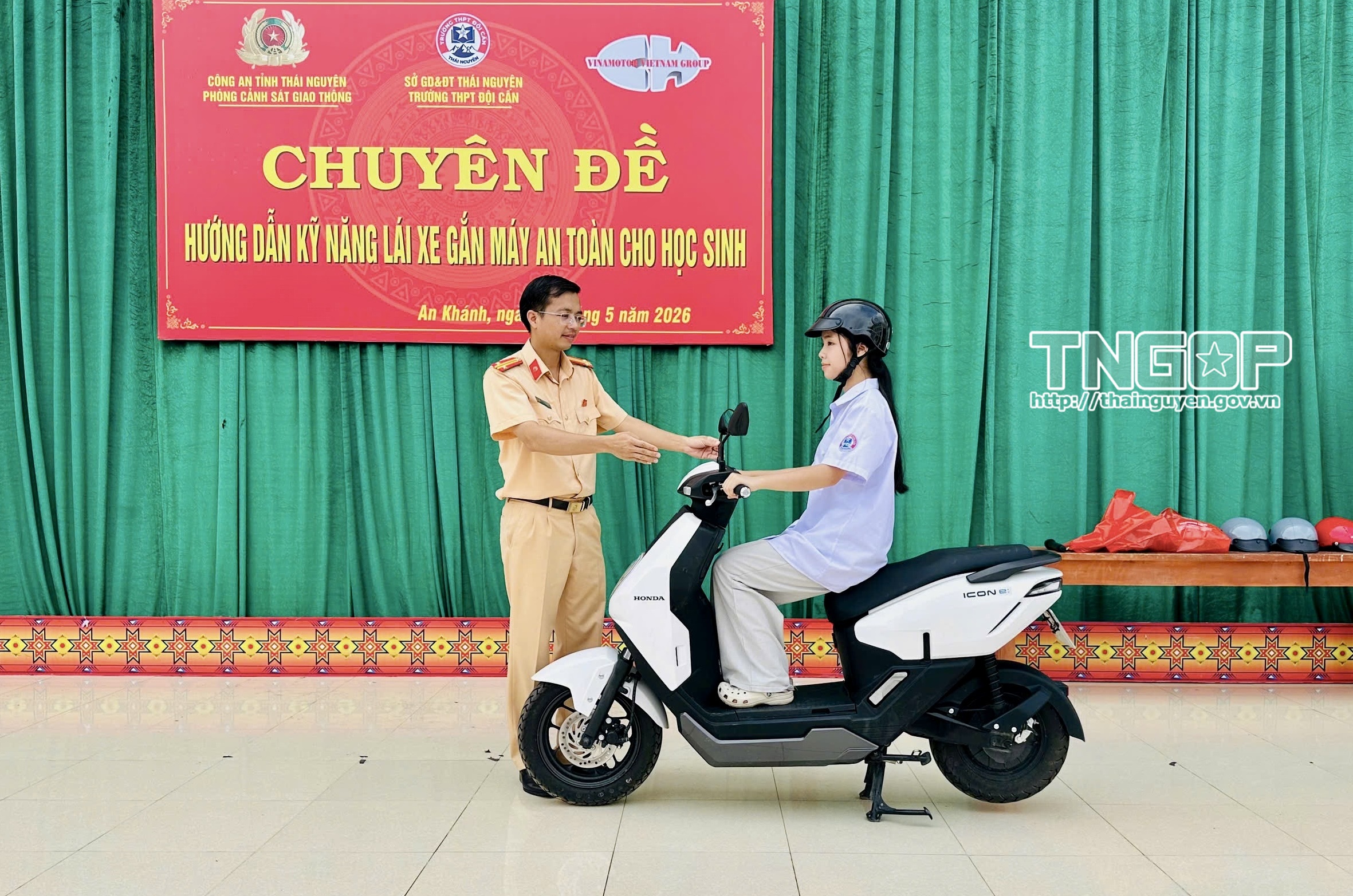 Anh-tin-bai