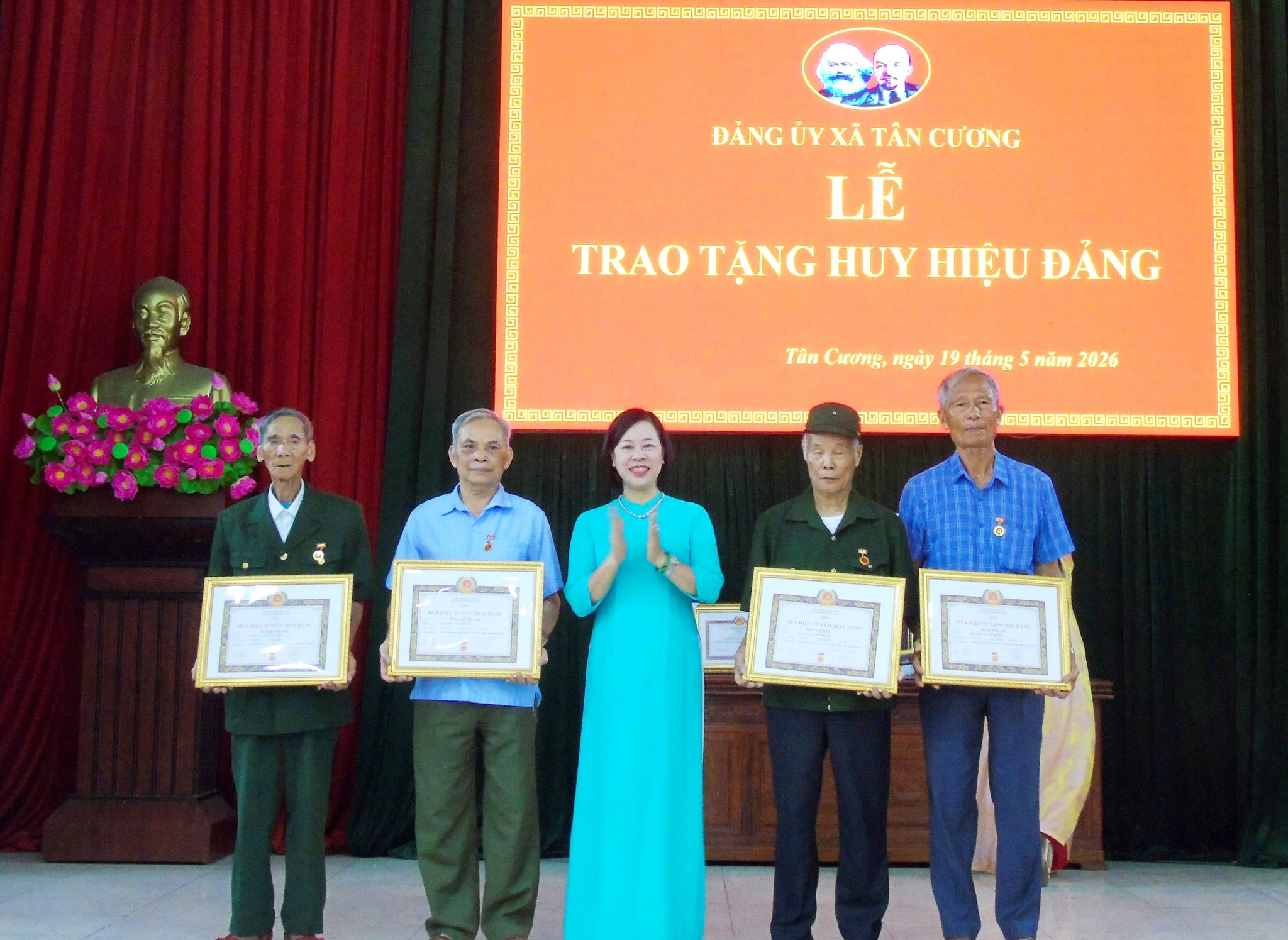 Anh-tin-bai
