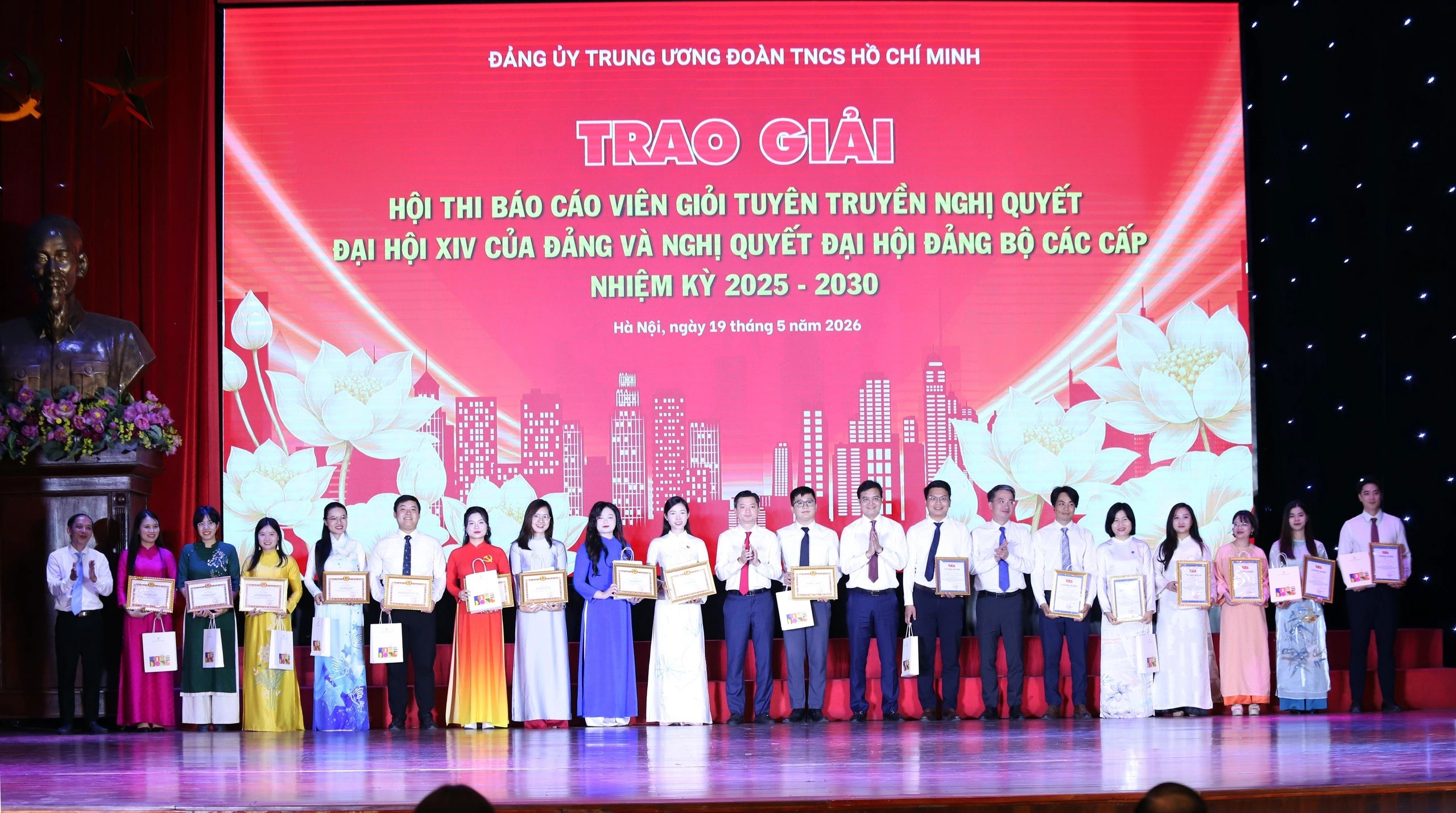 Anh-tin-bai