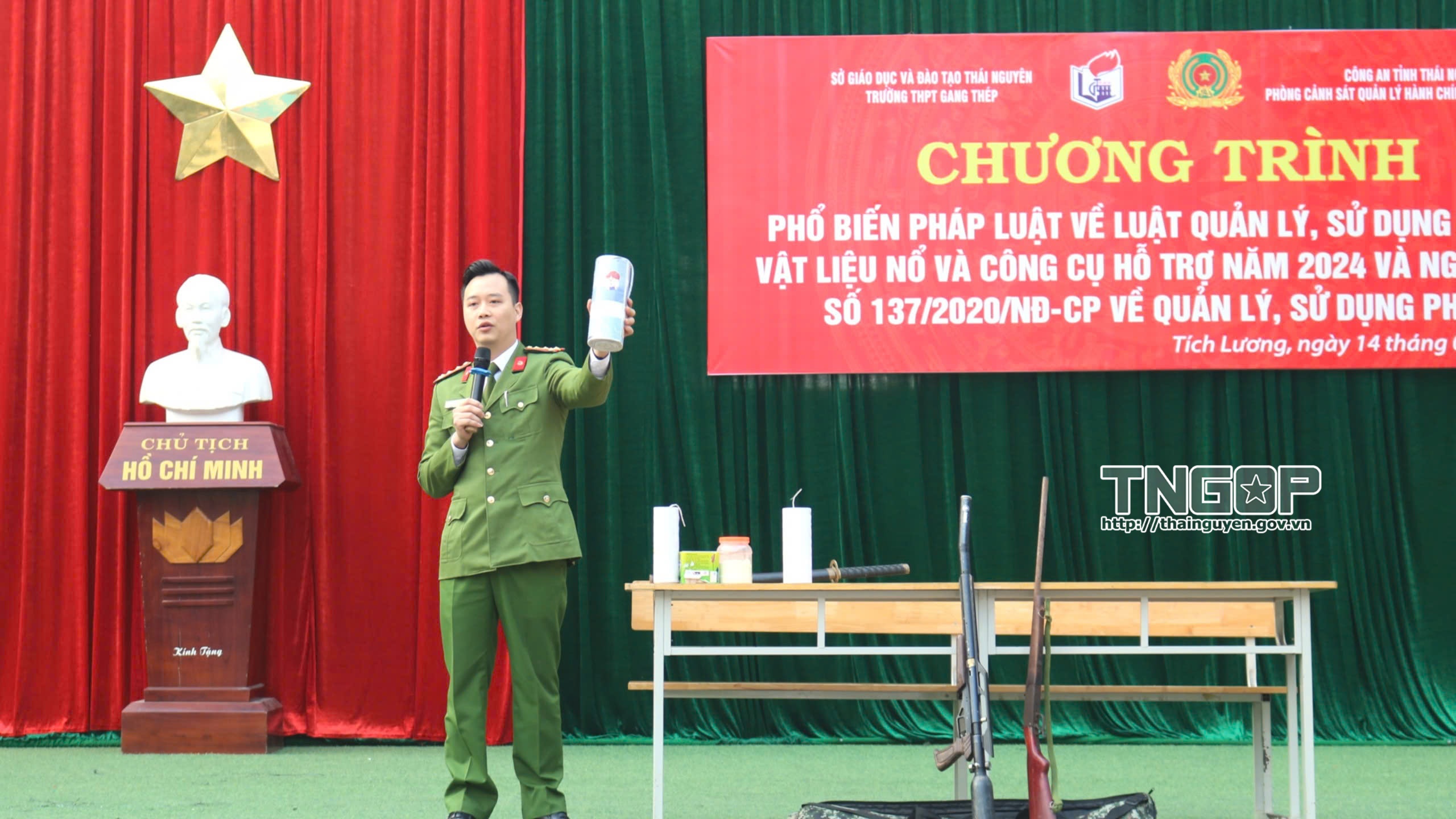 Anh-tin-bai