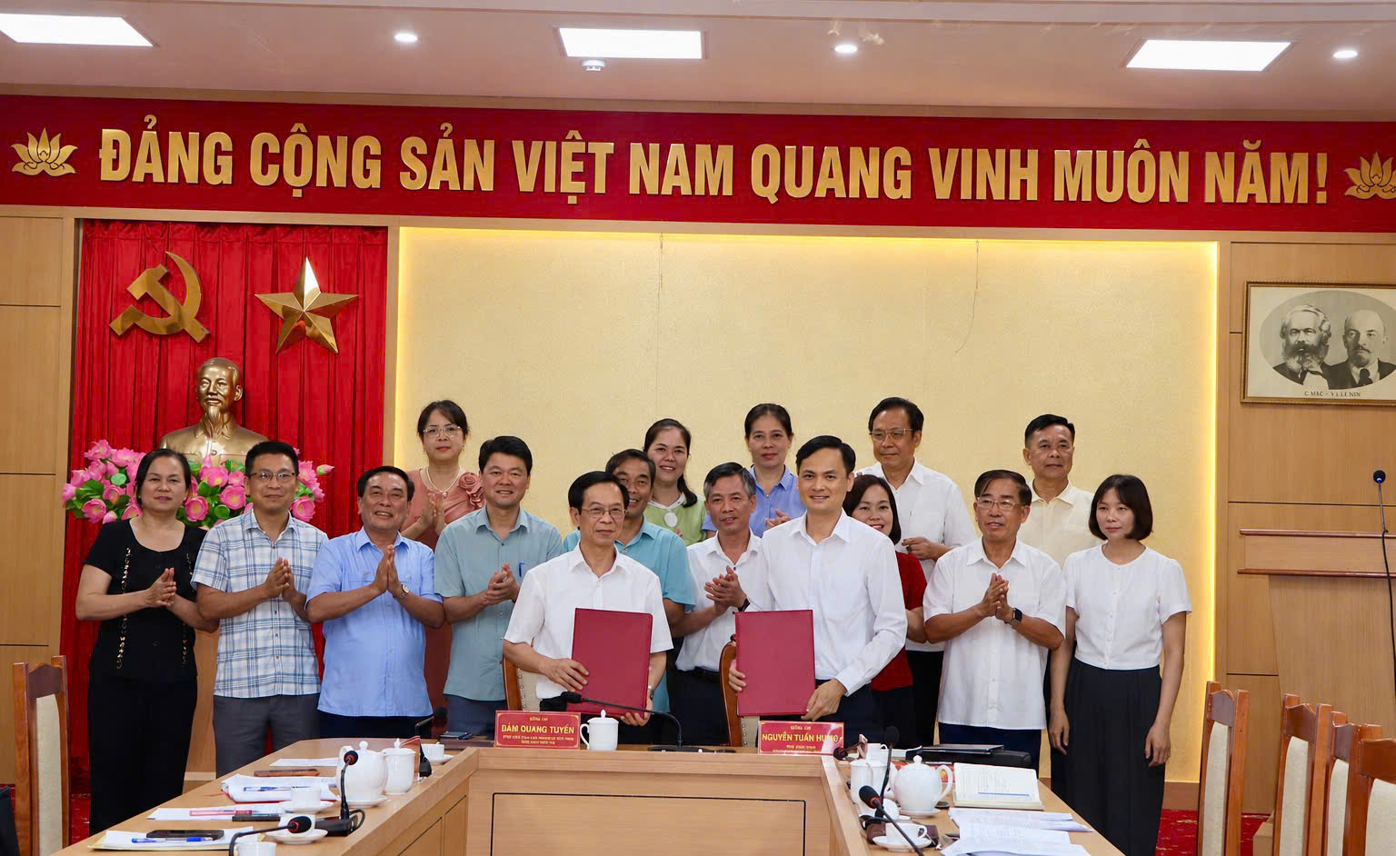 Anh-tin-bai