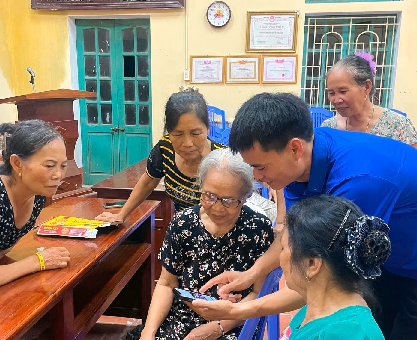 Anh-tin-bai