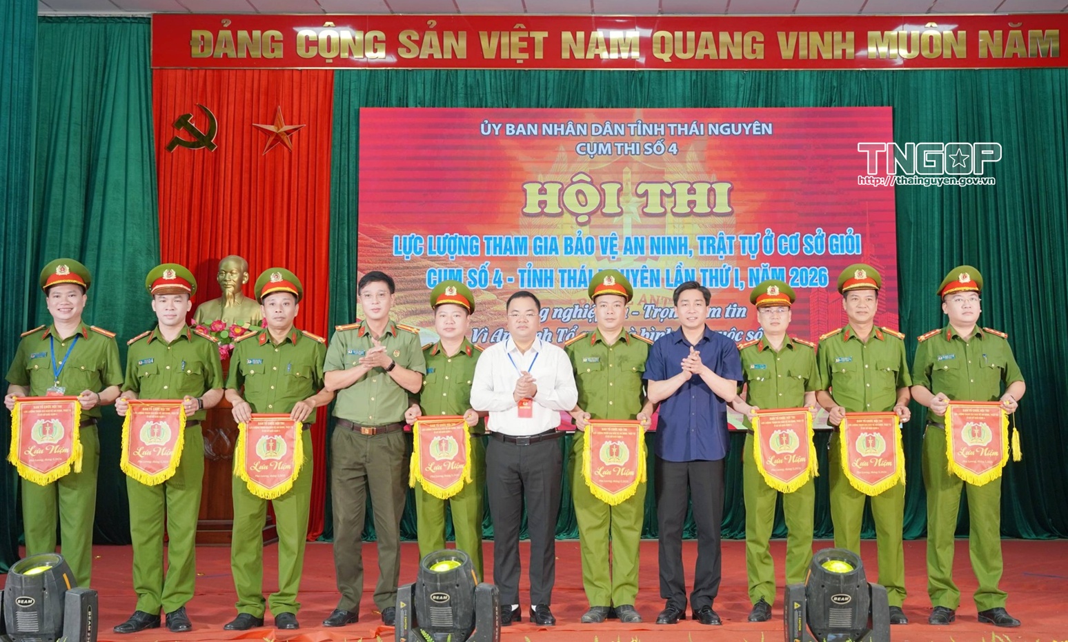 Anh-tin-bai