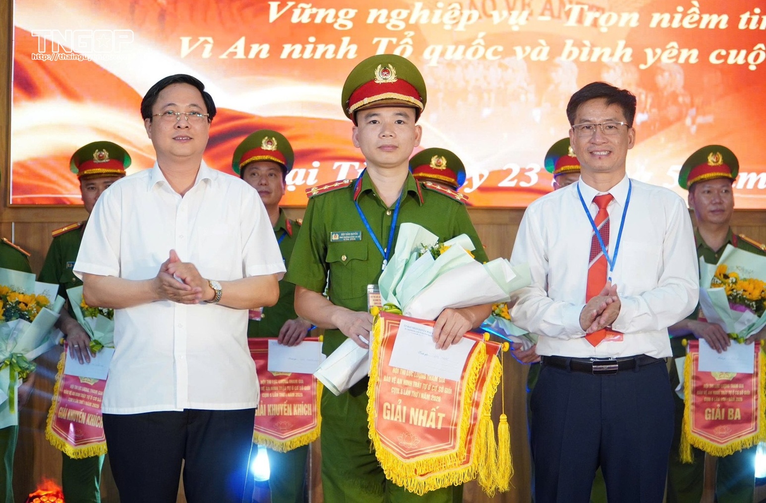 Anh-tin-bai