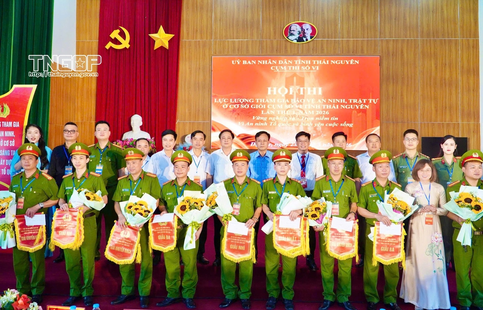 Anh-tin-bai