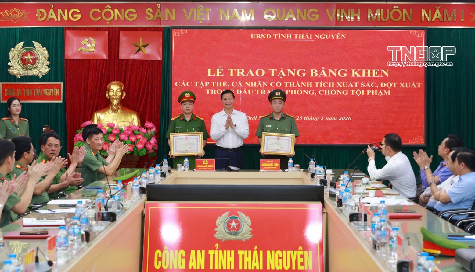 Anh-tin-bai