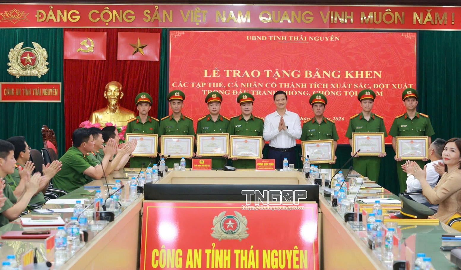 Anh-tin-bai