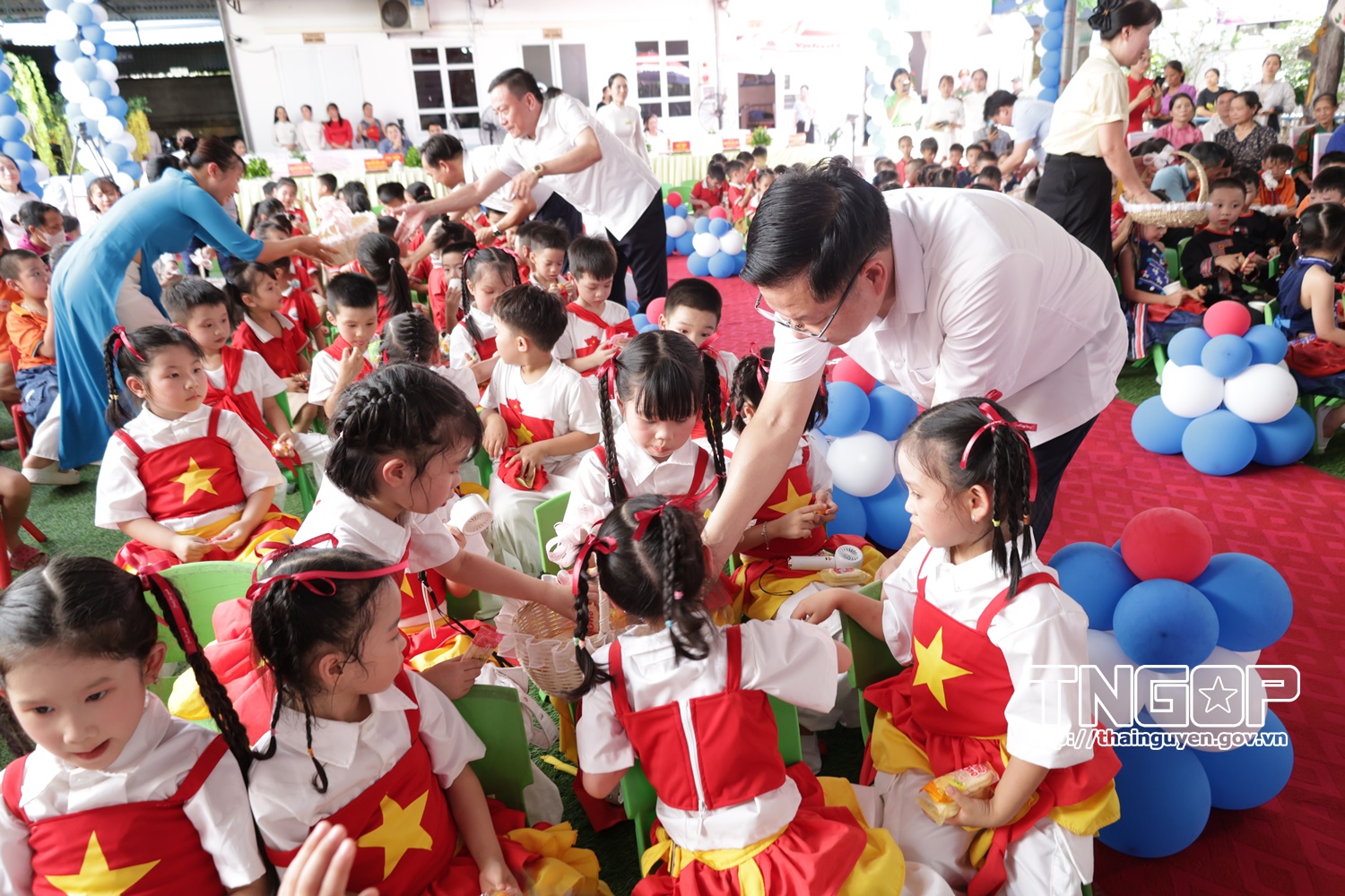 Anh-tin-bai