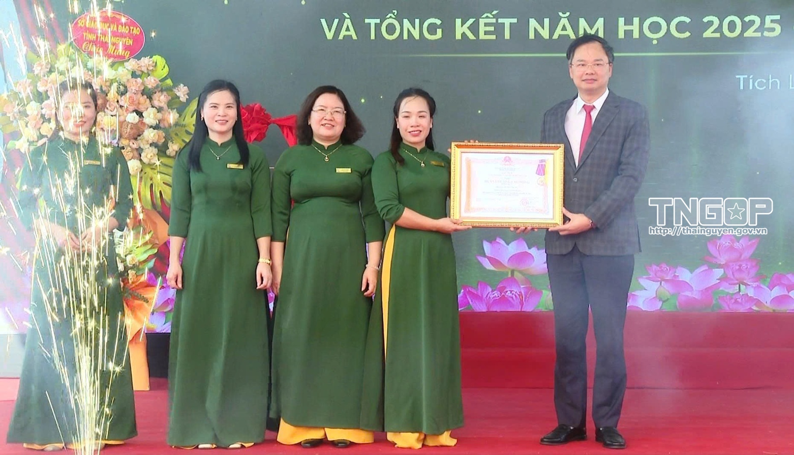 Anh-tin-bai