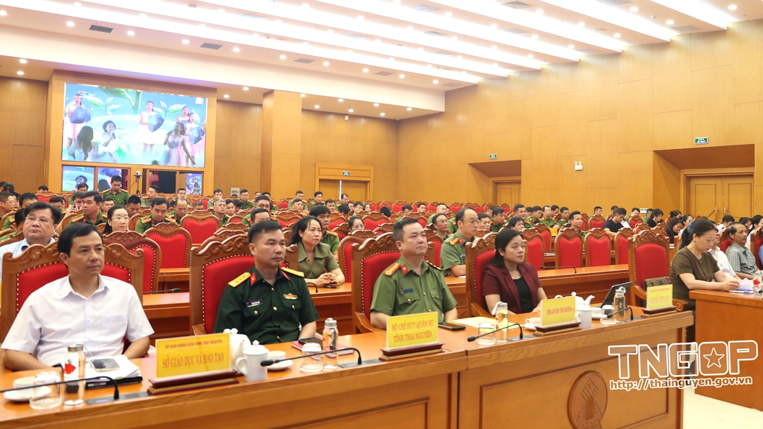 Anh-tin-bai