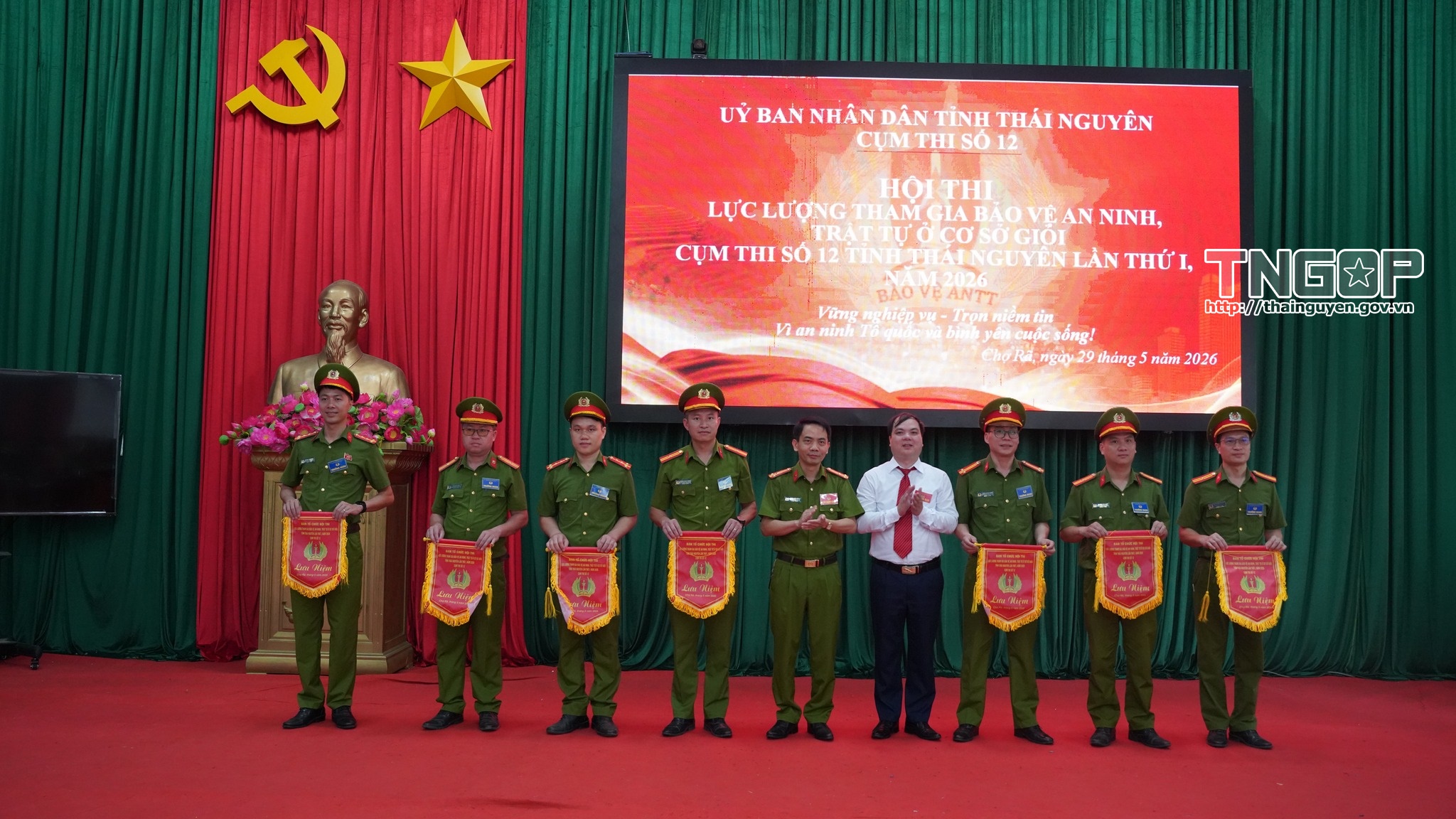Anh-tin-bai