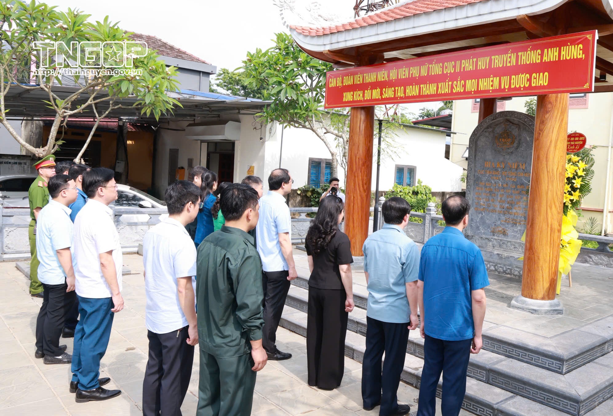 Anh-tin-bai