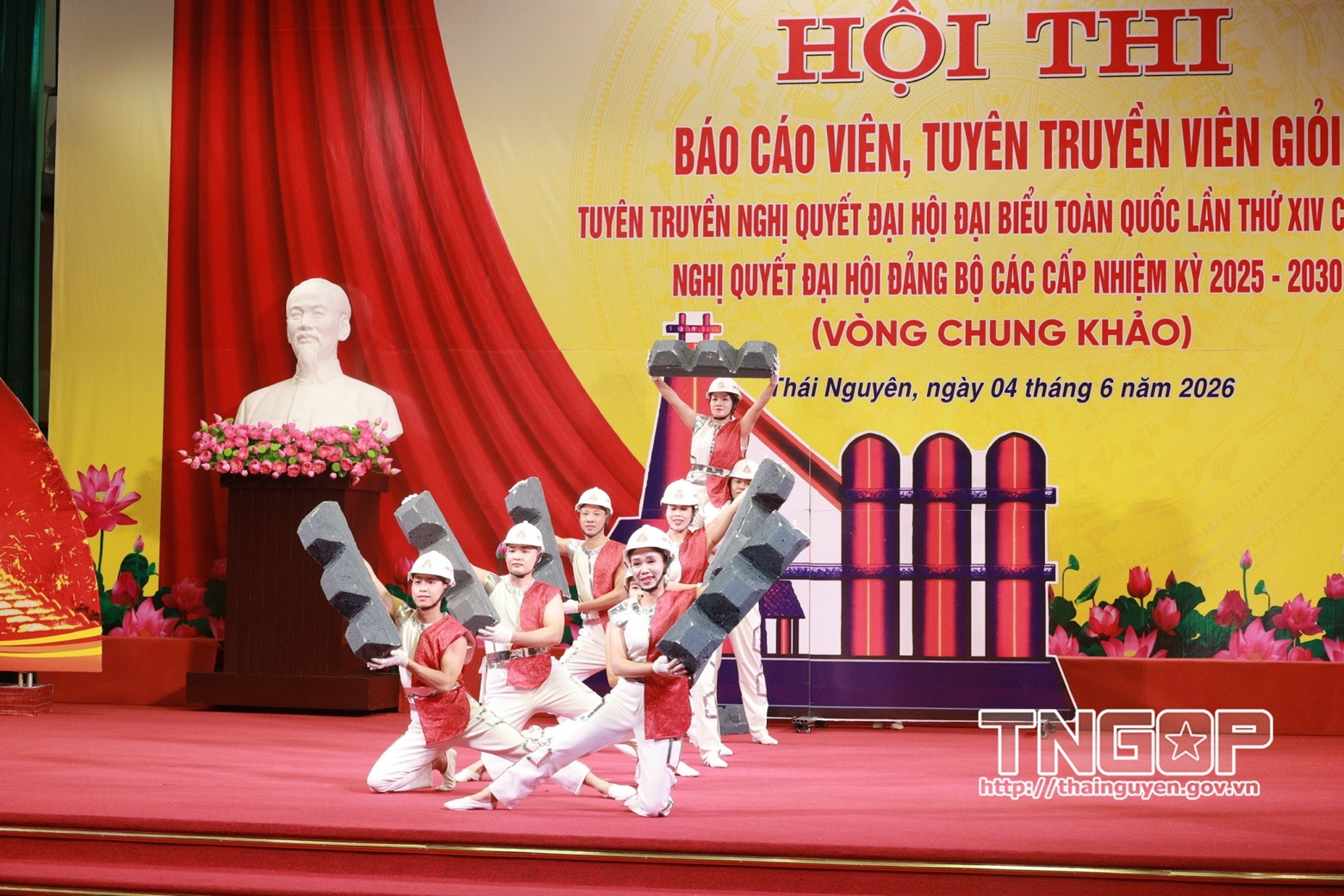 Anh-tin-bai