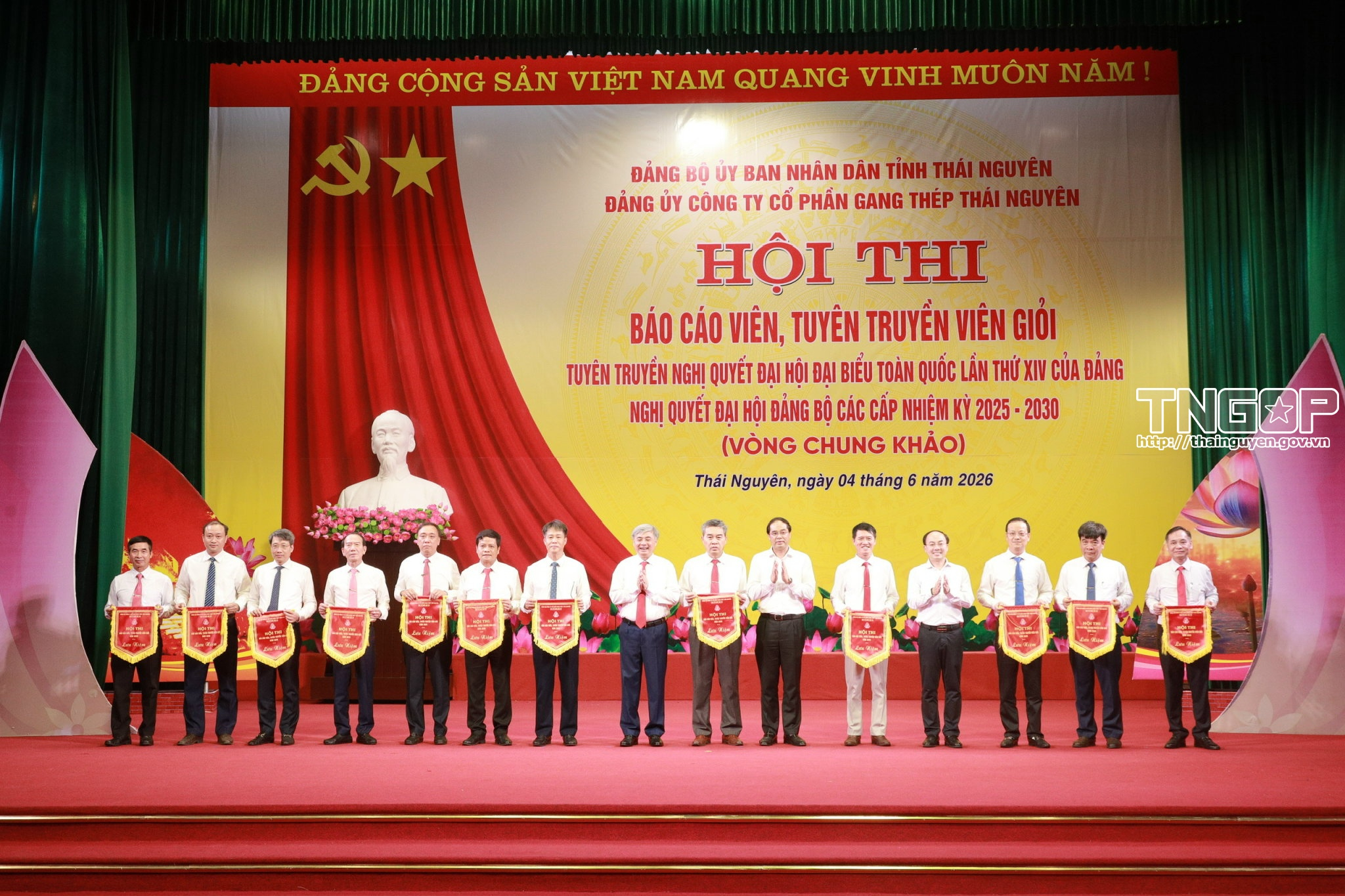 Anh-tin-bai