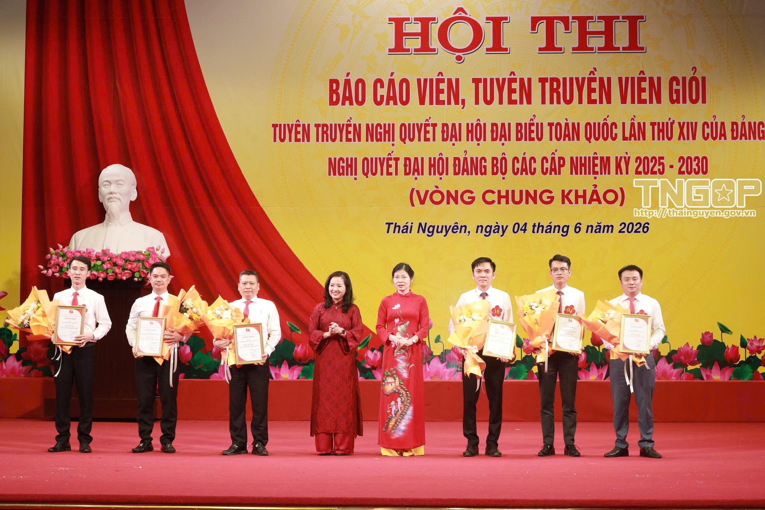 Anh-tin-bai